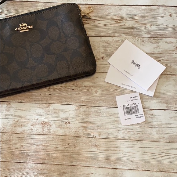 HP | Coach wristlet - Picture 5 of 6